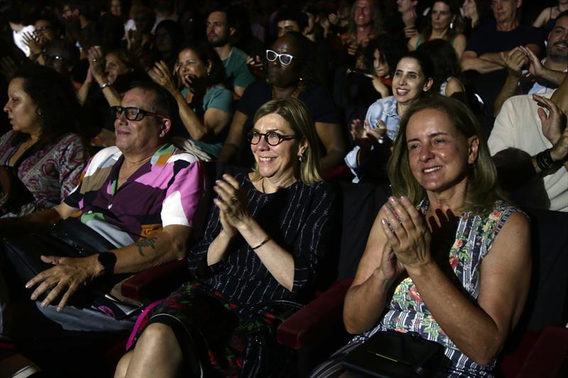 Edu Lobo emociona plateia lotada no Teatro Guaíra durante a Oficina de Música de Curitiba. Foto: Cido Marques/FCC