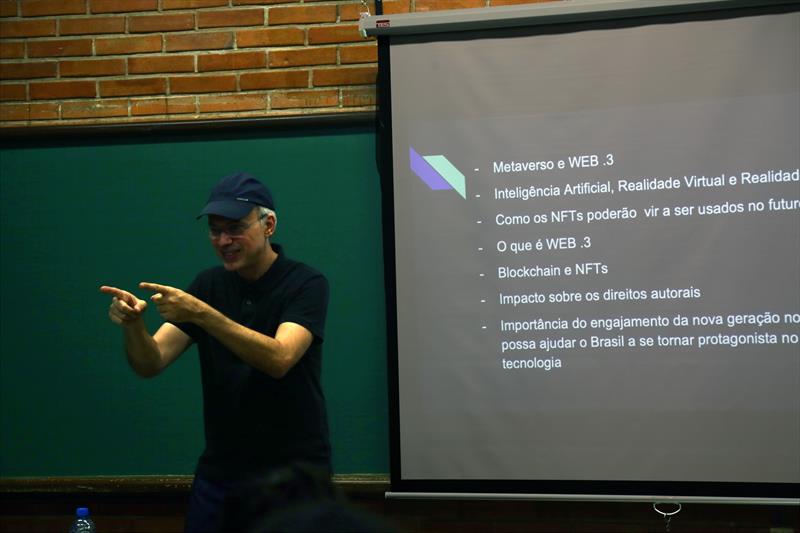 Palestra em Curitiba aborda desdobramentos da música no mundo virtual. Foto: Cido Marques/FCC