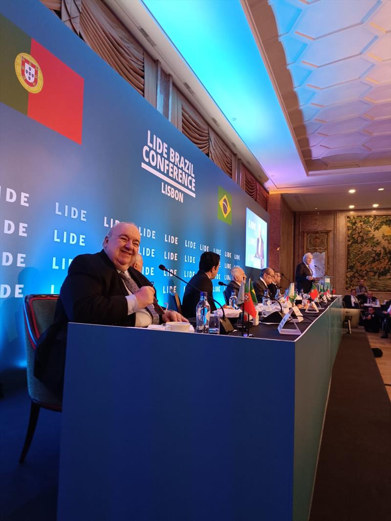 Prefeito Rafael Greca defende os valores democráticos e apresenta avanços de Curitiba em fórum internacional do LIDE em Lisboa. Lisboa, 03/02/2023. Divulgação