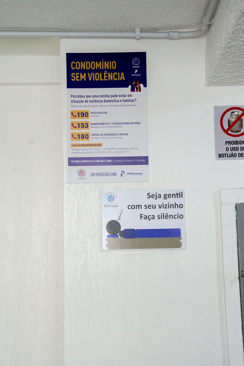 Síndicos de condomínios da cidade que instalaram placas da ADH Políticas para as Mulheres, de combate a violência doméstica. Curitiba 02/02/2023.
Foto: Levy Ferreira/SMCS
