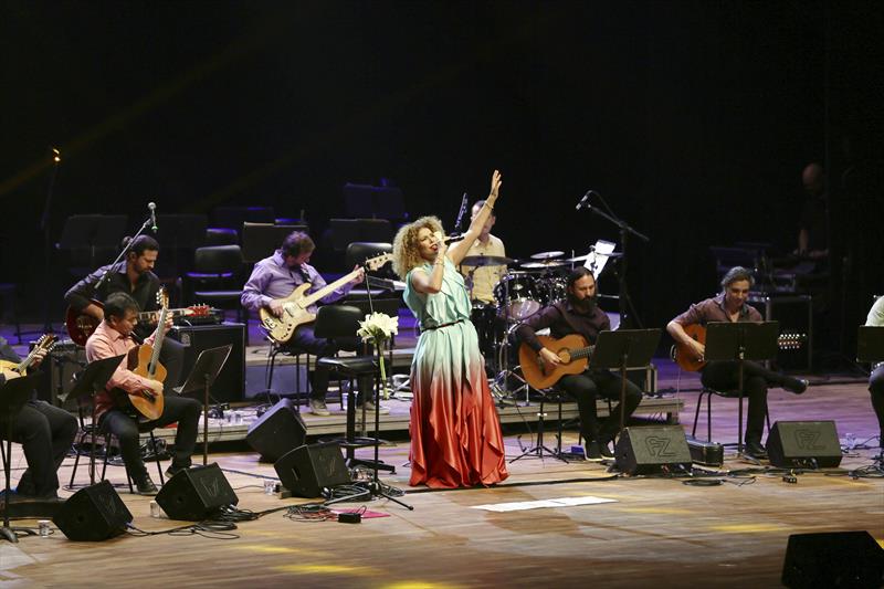 Vanessa da Mata e Orquestra à Base de Cordas. Foto: Cido Marques/FCC