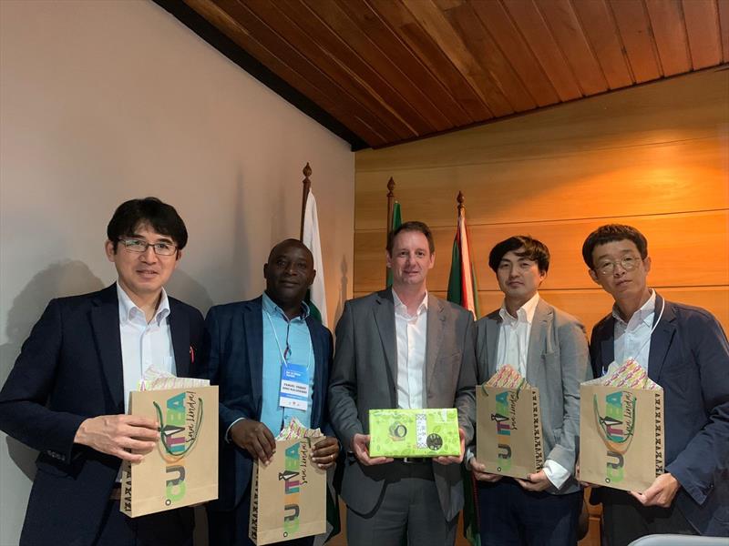 Representantes do governo da Tanzânia conhecem detalhes do sistema de transporte coletivo da e do BRT (Bus Rapid Transit). Foto: Divulgação
