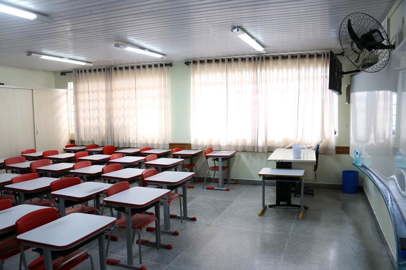 Sala de aula da Escola Municipal Ana Hella pronta para receber os alunos.Curitiba, 07/02/2023.Foto: Luiz Costa/ SME