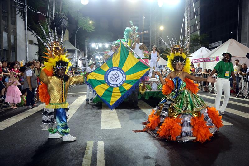 Imperatriz da Liberdade homenageia Oxum no Carnaval de Curitiba.
Foto: Cido Marques