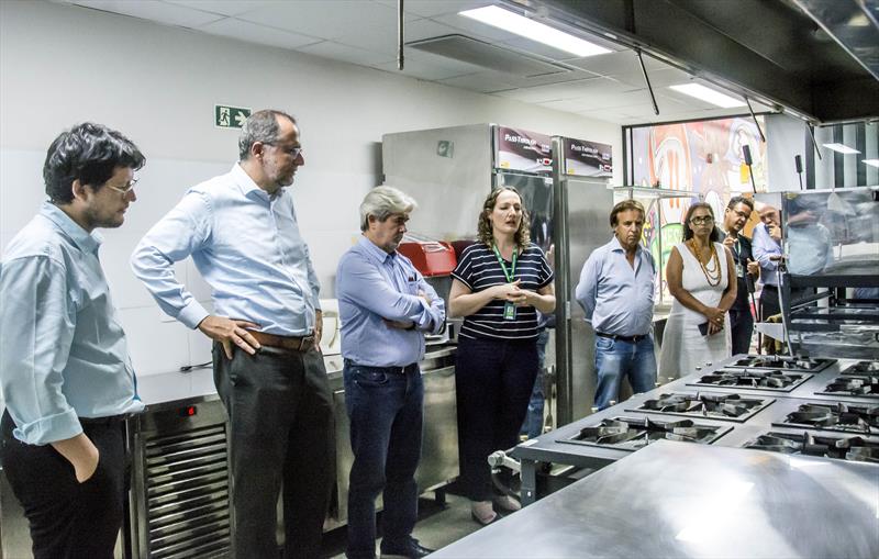 Organização das Nações Unidas para Alimentação e Agricultura (FAO), visitando os espaços que a cidade dispõe no combate à insegurança alimentar.
Curitiba, 14/02/2023.
Foto: Levy Ferreira/SMCS