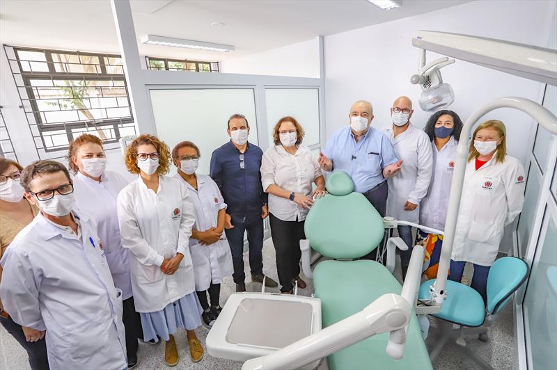 Prefeito Rafael Greca durante entrega da clínica de Odontologia da Unidade de Saúde Lotiguaçu que foi recentemente reformada - Curitiba, 09/03/2022 - Foto: Daniel Castellano / SMCS
