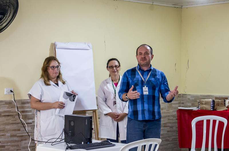 Reunião do Grupo de Treinamento dos familiares e Cuidadores de criança com atraso no desenvolvimento e Autismo. Curitiba 16/02/2023.
Foto: Levy Ferreira/SMCS

