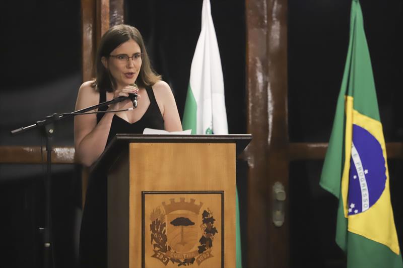 Formatura de médicos residentes dos programas SMS-FEAS.
Participaram do evento, a Secretária de Saúde, Beatriz Batisttella Nadas, o Diretor da FEAS, Sezifredo Paz e representantes da Saúde. Na foto, a graduanda Stephanie Lill.
Curitiba, 24/02/2023.
Foto: José Fernando Ogura/SMCS.
