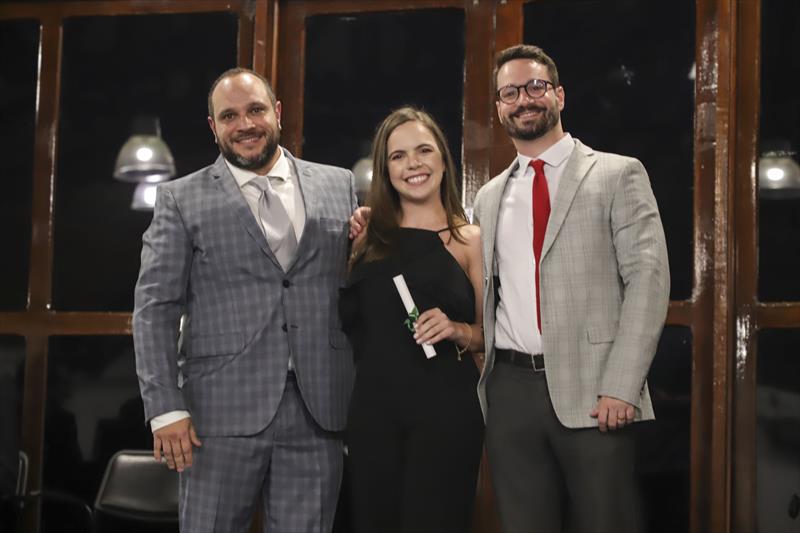Formatura de médicos residentes dos programas SMS-FEAS.
Participaram do evento, a Secretária de Saúde, Beatriz Batisttella Nadas, o Diretor da FEAS, Sezifredo Paz e representantes da Saúde.
Curitiba, 24/02/2023.
Foto: José Fernando Ogura/SMCS.

