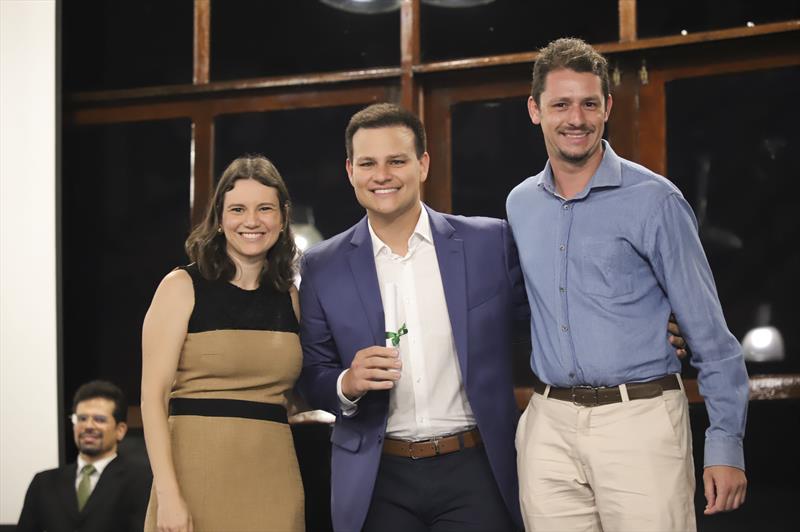 Formatura de médicos residentes dos programas SMS-FEAS.
Participaram do evento, a Secretária de Saúde, Beatriz Batisttella Nadas, o Diretor da FEAS, Sezifredo Paz e representantes da Saúde.
Curitiba, 24/02/2023.
Foto: José Fernando Ogura/SMCS.
