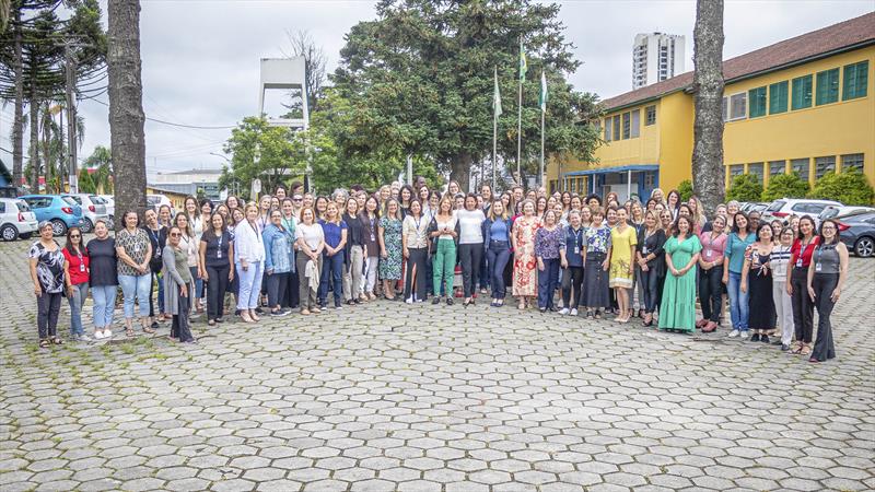 Grupo de servidoras que compõem a Fundação de Ação Social, terceira maior área em participação feminina da Prefeitura de Curitiba. Foto: Andre Wormsbecker