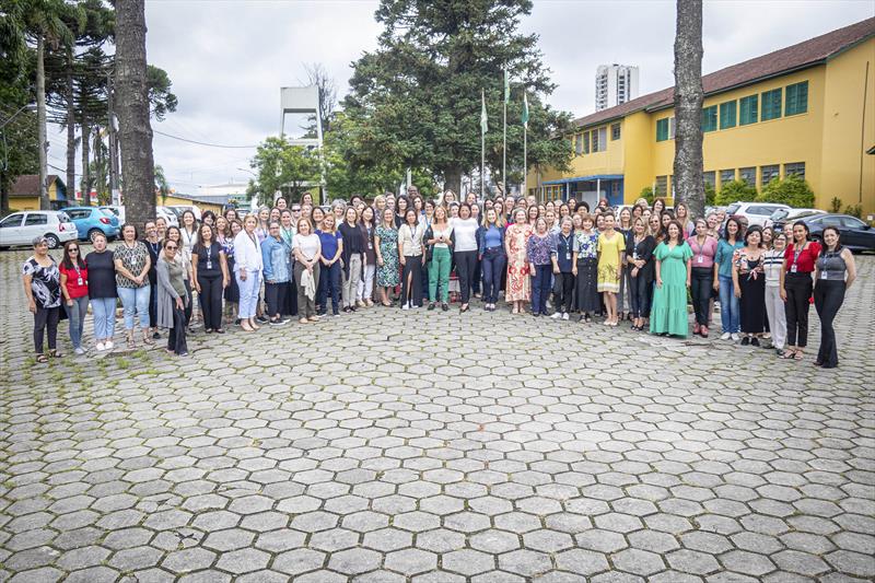 Grupo de servidoras que compõem a Fundação de Ação Social, terceira maior área em participação feminina da Prefeitura de Curitiba. Foto: Andre Wormsbecker