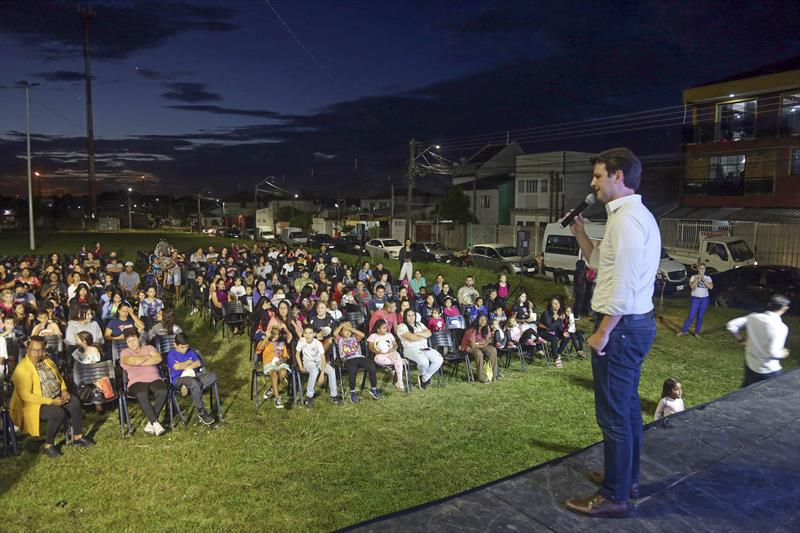 O Tatuquara recebeu nesta terça-feira (7/3) à noite o Cinema na Praça.
- Na imagem, o vice-prefeito Eduardo Pimentel.
Curitiba, 07/03/2023. 
Foto: Cido Marques