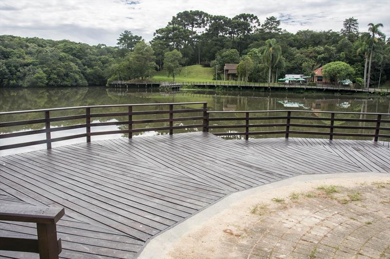 Substituição e manutenção de estruturas de madeira das pontes e passarelas no Lago Azul. 
Curitiba 09/03/2023.
Foto: Levy Ferreira/SMCS
