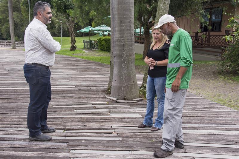 Substituição e manutenção de estruturas de madeira das pontes e passarelas no Lago Azul. 
Curitiba 09/03/2023.
Foto: Levy Ferreira/SMCS