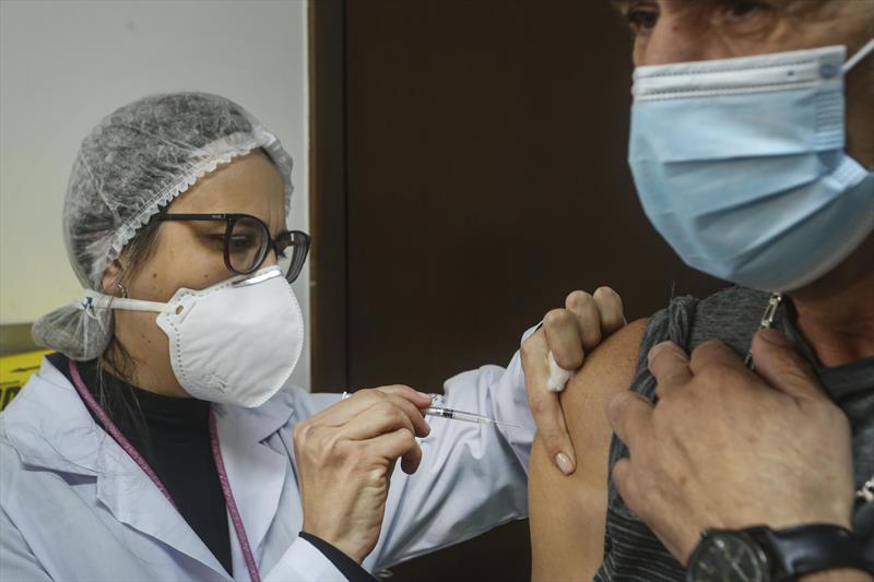 Saúde de Curitiba amplia convocação da vacina bivalente para pessoas de 65 anos ou mais.
Foto: Luiz Costa/ SMCS.