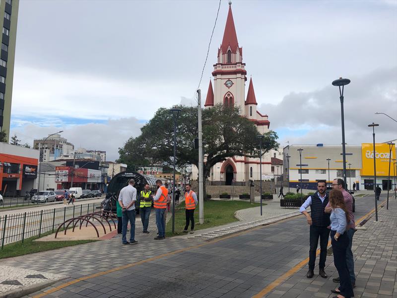 Os executivos do NDB também conheceram as obras de contrapartida do contrato de financiamento, nas estações do BRT Norte Sul, na estação Carlos Dietrich, no Portão.
Foto: Anna Paula Franco
