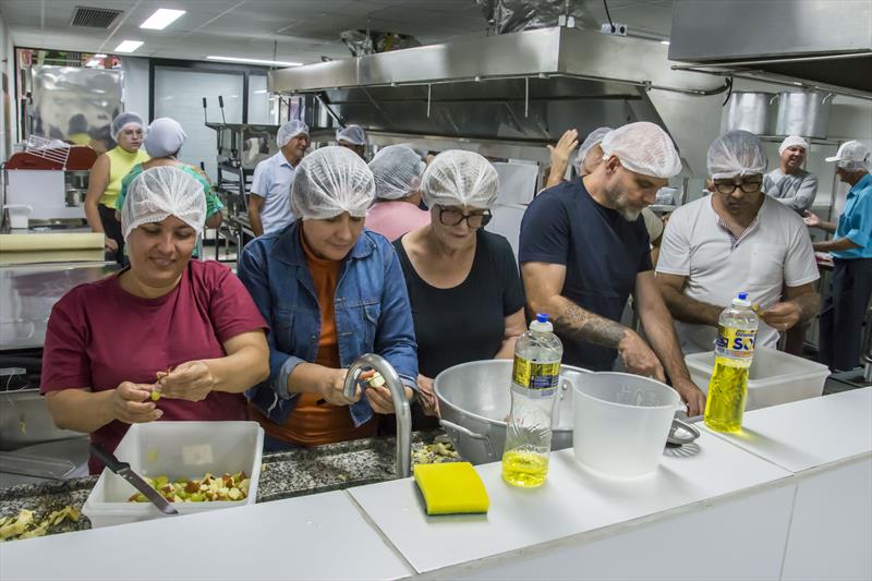 Capacitações em gastronomia promovem mudança de vida na Escola de Segurança Alimentar Patrícia Casillo na Regional Matriz. 
Curitiba 10/03/2023.
Foto: Levy Ferreira/SMCS