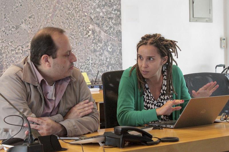 O coordenador da Utag, Márcio Teixeira, e a consultora do NDB, Ludmila Vidigal Silva.
Foto: Fabio Decolin