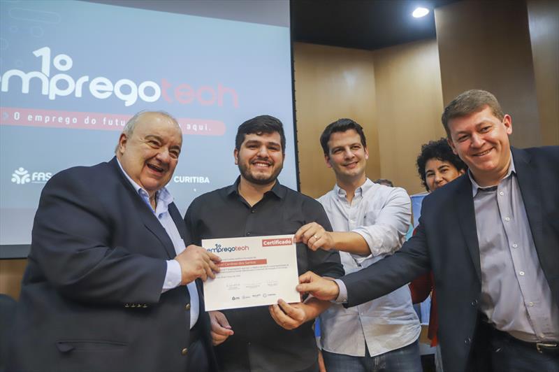 Formatura da turma 2022 do Programa 1º Empregotech no SENAC com a presença do Prefeito Rafael Greca - Curitiba, 16/03/2023 - Foto: Daniel Castellano / SMCS