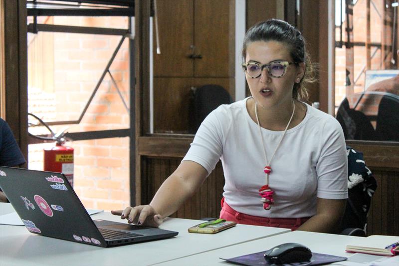 A Coordenadora de Relações Governamentais da Tembici, Marilia Rolemberg Lessa em reunião no Ippuc. - Curitiba, 16/03/2023 - Foto: Fabio Decolin