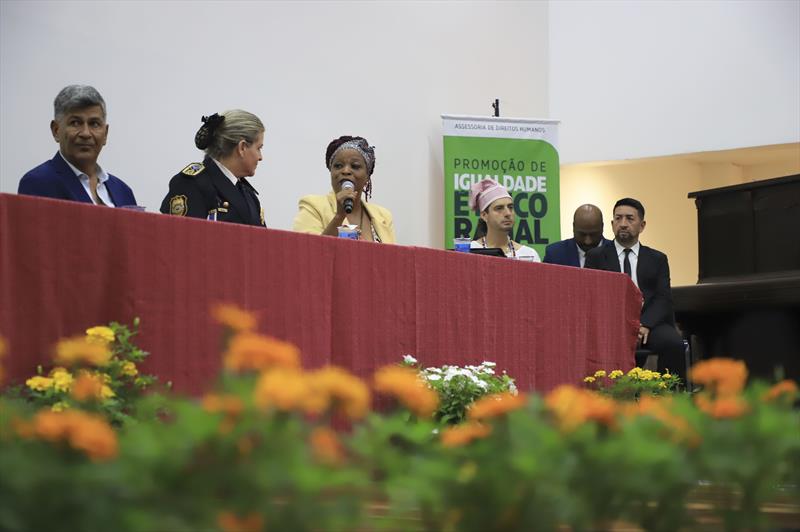 Assessoria de Direitos Humanos - Políticas da Promoção da Igualdade Étnico-Racial, promove evento de titulação de Doutores Honoris Causa para 84 cidadãos que se destacam pelo trabalho feito em Curitiba. O evento foi realizado no auditório da Rua da Cidadania do Cajuru.
Curitiba, 17/03/2023.
Foto: José Fernando Ogura/SMCS.