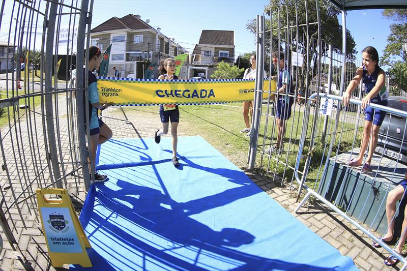 Circuito Curitibano de Aquathlon recebe sua primeira etapa no Clube da Gente de Santa Felicidade. O circuito envolve alunos dos seis núcleos regionais da Escolinha de Triathlon Formando Campeões.
Curitiba, 18/03/2023.
Foto: José Fernando Ogura/SMCS.