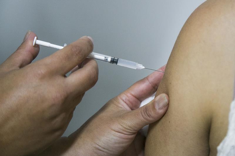 Início da aplicação da vacina bivalente contra a covid em gestantes e puérperas, na Unidade de Saúde Mãe Curitibana. Curitiba, 17/03/2023. Foto: Pedro Ribas/SMCS