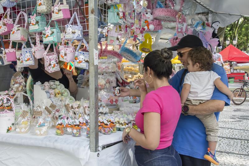 Feira Especial de Páscoa de Curitiba, nas praças Osório e Santos Andrade.
Curitiba 29/03/2023
Foto: Levy Ferreira/SMCS
