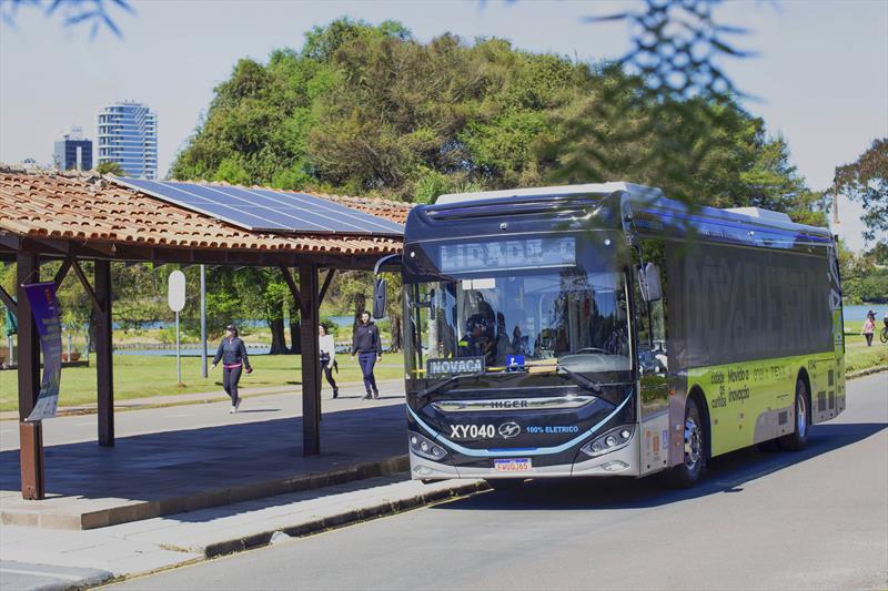 Ao completar 330 anos, Curitiba caminha para a eletromobilidade. Foto: Ricardo Marajó/SMCS