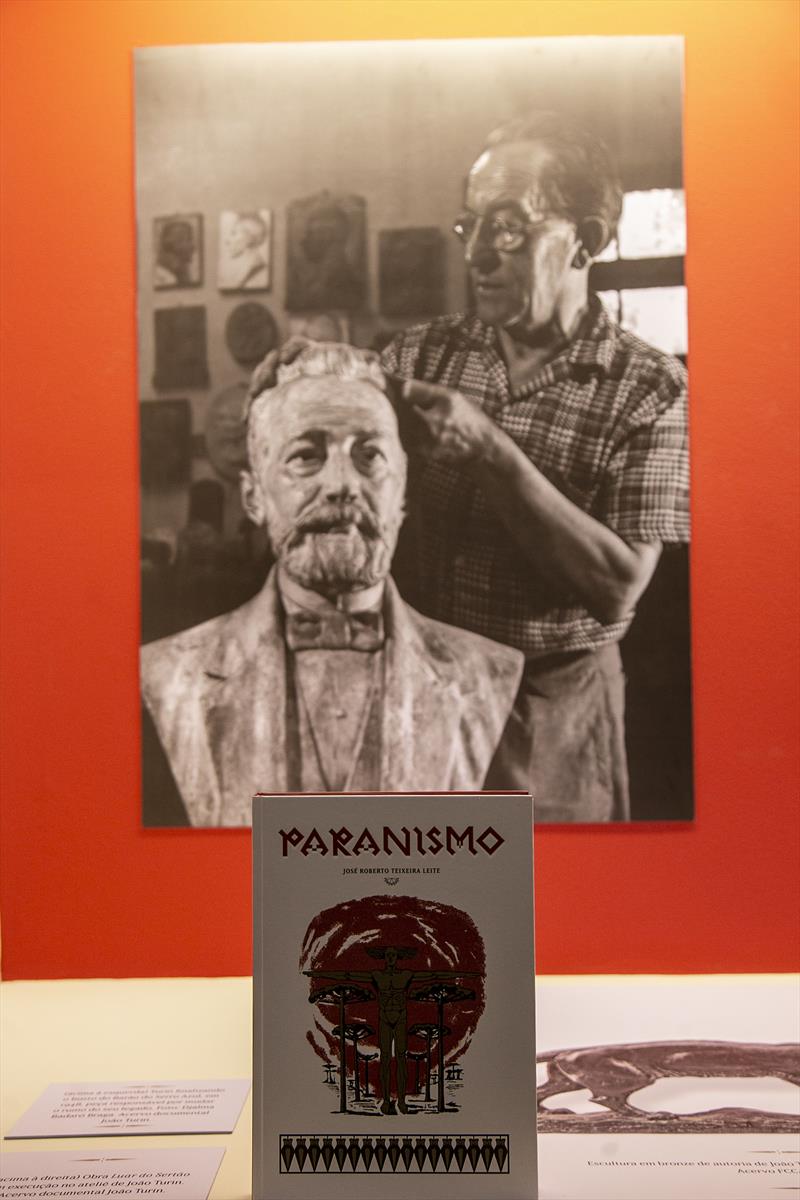 Lançamento do livro "Paranismo" escrito pelo pesquisador e crítico de arte José Roberto Teixeira Leite. Curitiba, 30/03/2023. Foto: Ricardo Marajó/SMCS