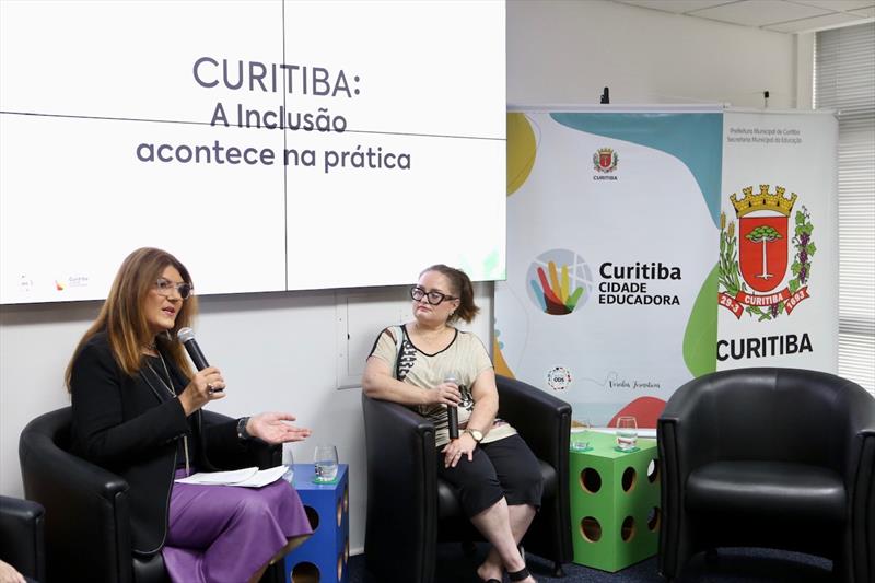 A Secretaria Municipal da Educação promoveu nesta sexta-feira (31/3) uma roda de conversa sobre o atendimento especializado a esse público.
Curitiba, 31/03/2023.
Foto: Luiz Costa/SMCS