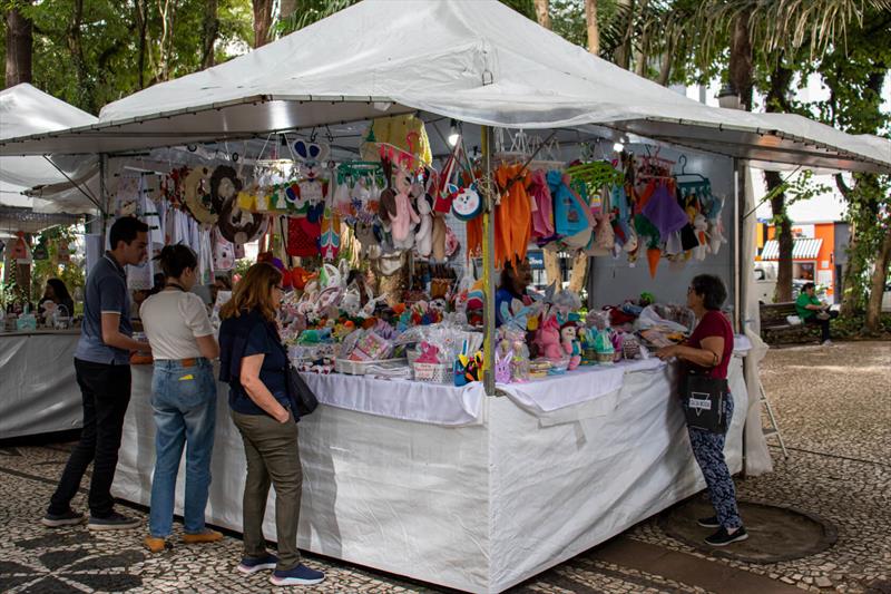 Artesãs do projeto Vitrine dos Sonhos participam da Feira de Páscoa da Osório.
Curitiba, 31/03/2023. 
Foto: Andre Wormsbecke