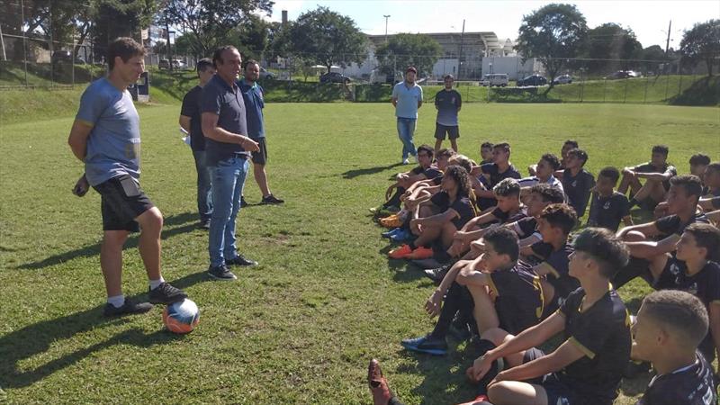Parceria com o Instituto Cuca leva futebol para a Cidade Industrial de Curitiba.
Foto: Divulgação