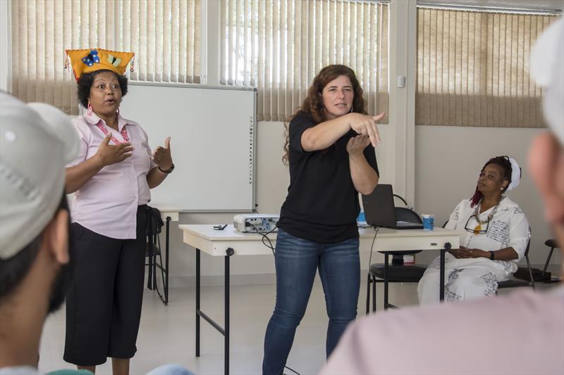Conversa com a comunidade surda para falar sobre igualdade racial, uma promoção do Central de Libras. Curitiba 31/03/2023
Foto: Levy Ferreira/SMCS

