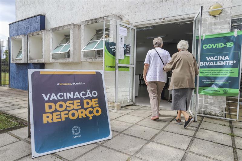 Aplicações da vacina da gripe e bivalente da covid-19 na Unidade de Saúde Vila Guaira - Curitiba, 10/04/2023 - Foto Daniel Castellano / SMCS