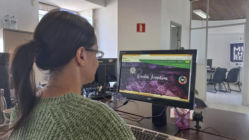 Estão abertas as inscrições para o curso Direitos Humanos na Prática. - Na imagem a servidora Juliana Rech Iung que já concluiu o curso.
Foto: Divulgação
