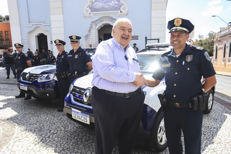 Prefeito Rafael Greca entrega novas viaturas para a Guarda Municipal de Curitiba.
Curitiba, 13/04/2023.
Foto: José Fernando Ogura/SMCS.