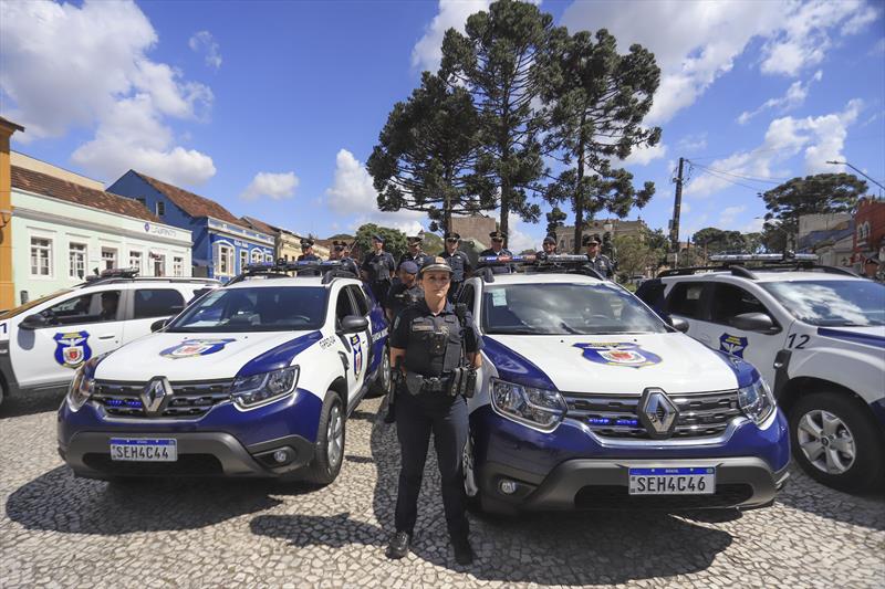 Guarda Municipal acaba com racha entre carros de luxo em Curitiba