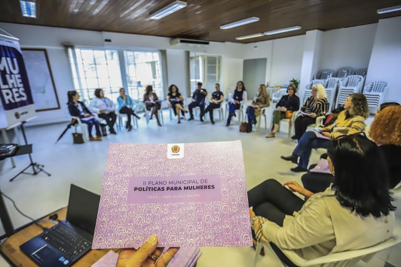Assessoria de Direitos Humanos promove reunião de alinhamento para o monitoramento do Plano Municipal de Políticas para Mulheres.
Curitiba, 18/04/2023.
Foto: José Fernando Ogura/SMCS.
