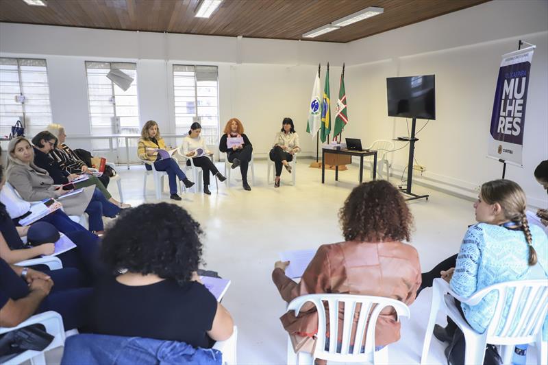 Assessoria de Direitos Humanos promove reunião de alinhamento para o monitoramento do Plano Municipal de Políticas para Mulheres.
Curitiba, 18/04/2023.
Foto: José Fernando Ogura/SMCS.