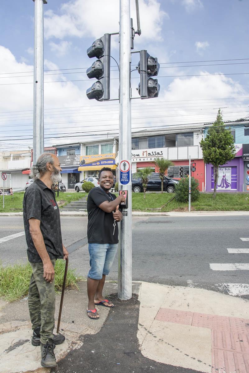 Saiba como utilizar os semáforos sonoros instalados pela Prefeitura de Curitiba.  
Curitiba 04/04/2023
Foto: Levy Ferreira/SMCS