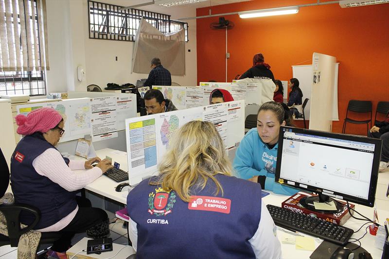 Atendimento na unidades do Sistema Nacional de Emprego (Sine). Curitiba, Foto: Ricardo Marajó/SMCS