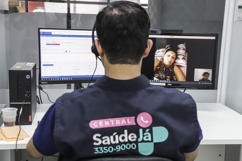 Central Saúde Já Curitiba amplia tele e videoconsultas para pessoas de 18 a 50 anos. Foto: Hully Paiva/SMCS