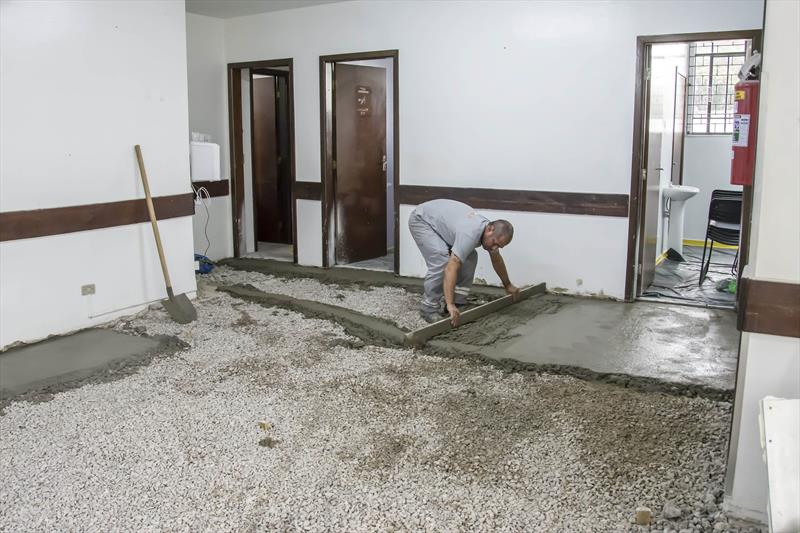 A Prefeitura de Curitiba está reformando a Unidade de Saúde Trindade, no bairro Vila Oficinas, no Distrito Sanitário Cajuru, para atender com mais qualidade à população. Curitiba, 28/04/2023
Foto: Levy Ferreira/SMCS