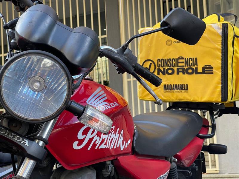 Maio Amarelo em Curitiba reúne ações para empresas de entregas e motociclistas, principais vítimas do trânsito.
Curitiba 24/04/2023.
Foto: Renato Prospero/SMCS