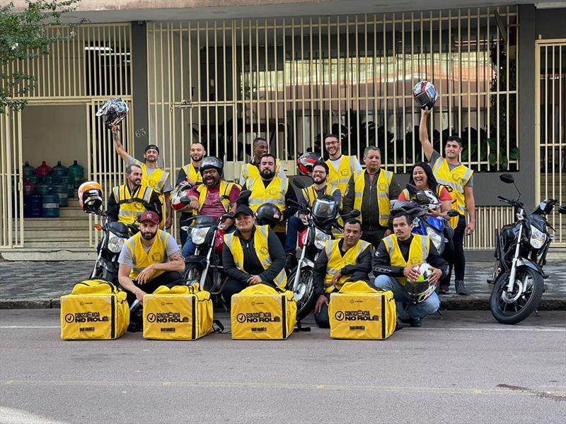 Maio Amarelo em Curitiba reúne ações para empresas de entregas e motociclistas, principais vítimas do trânsito.
Curitiba 24/04/2023.
Foto: Renato Prospero/SMCS