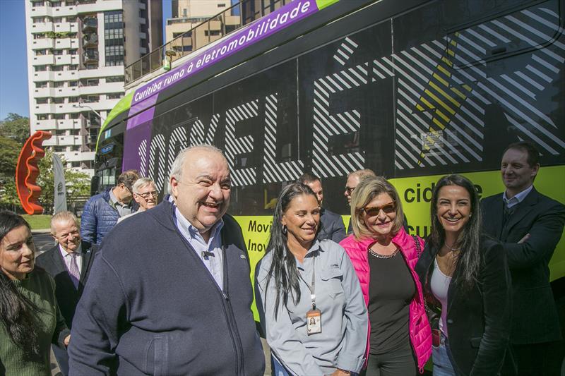 Prefeito Rafael Greca lança os testes com o ônibus elétrico da empresa Eletra. Curitiba, 18/05/2023. Foto: Pedro Ribas/SMCS