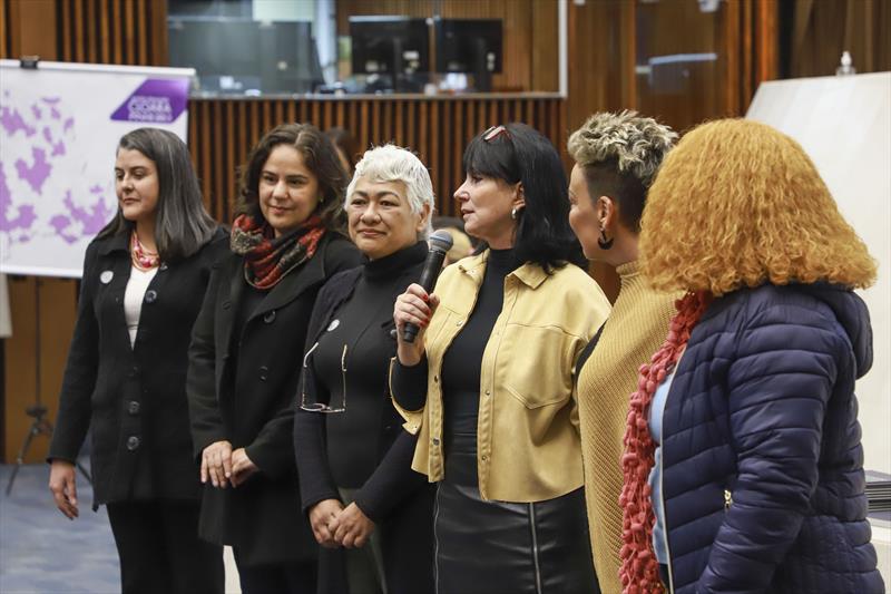 Palestra sobre políticas públicas para mulheres, que aconteceu na plenária da Assembleia Legislativa do Paraná (ALEP). Curitiba, 18/05/2023. Foto: Hully Paiva/SMCS