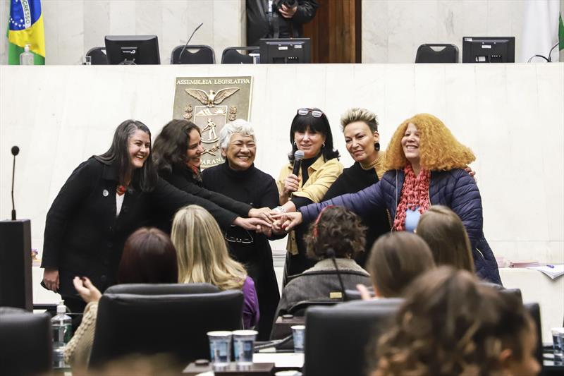 Palestra sobre políticas públicas para mulheres, que aconteceu na plenária da Assembleia Legislativa do Paraná (ALEP). Curitiba, 18/05/2023. Foto: Hully Paiva/SMCS